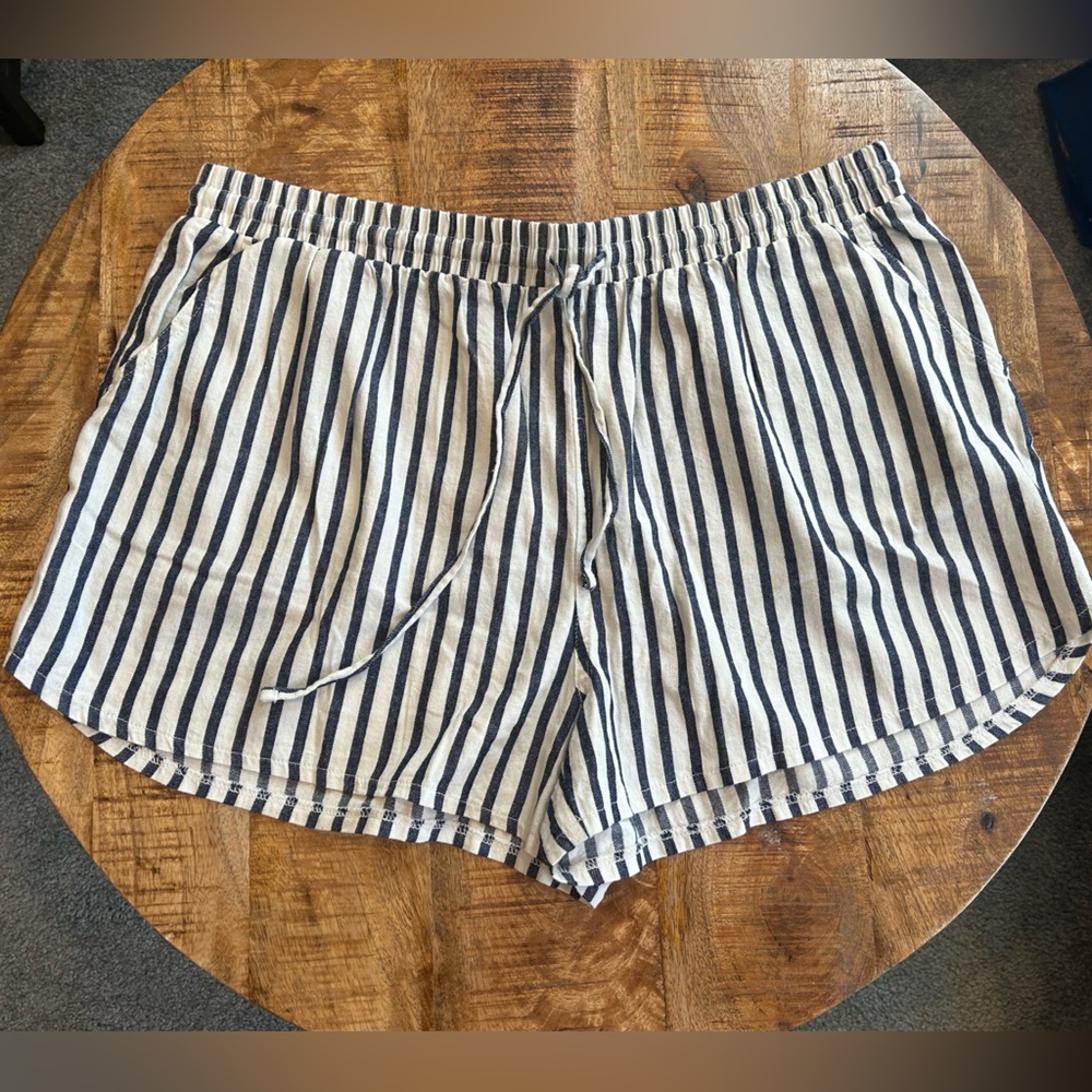 Universal Thread Navy and White Striped High Waist Shorts
